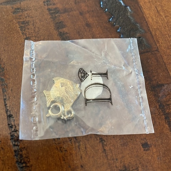 Diamonds International Fish Charm - Picture 2 of 2